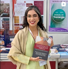 Post do Instagram: Dra. Klícia em congresso de dermatologia